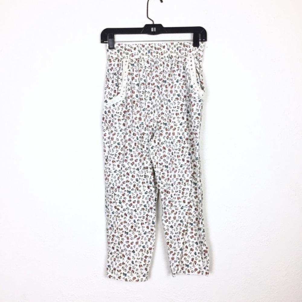 Vintage floral capri pull on pants size medium dainty feminine